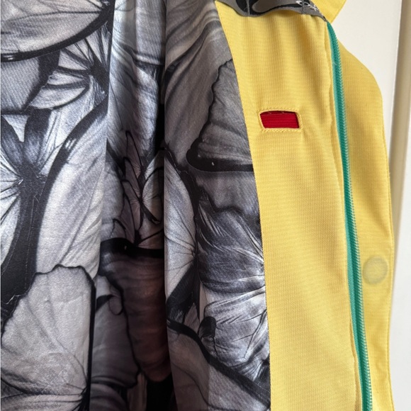 Oakley Gretchen Bleiler Signature Series Women's Snow Jacket. Size Large - Picture 5 of 8